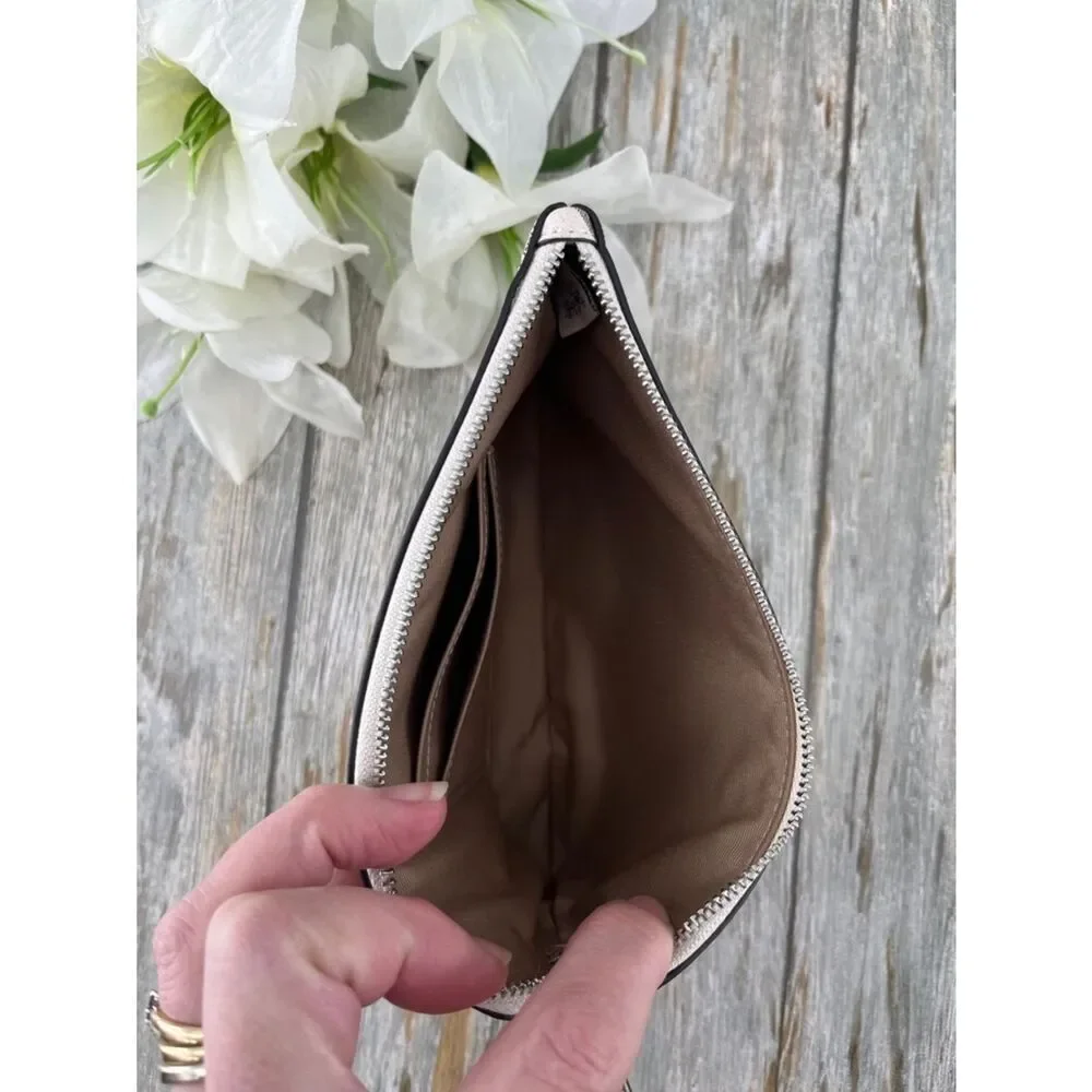 Coach refined pebble